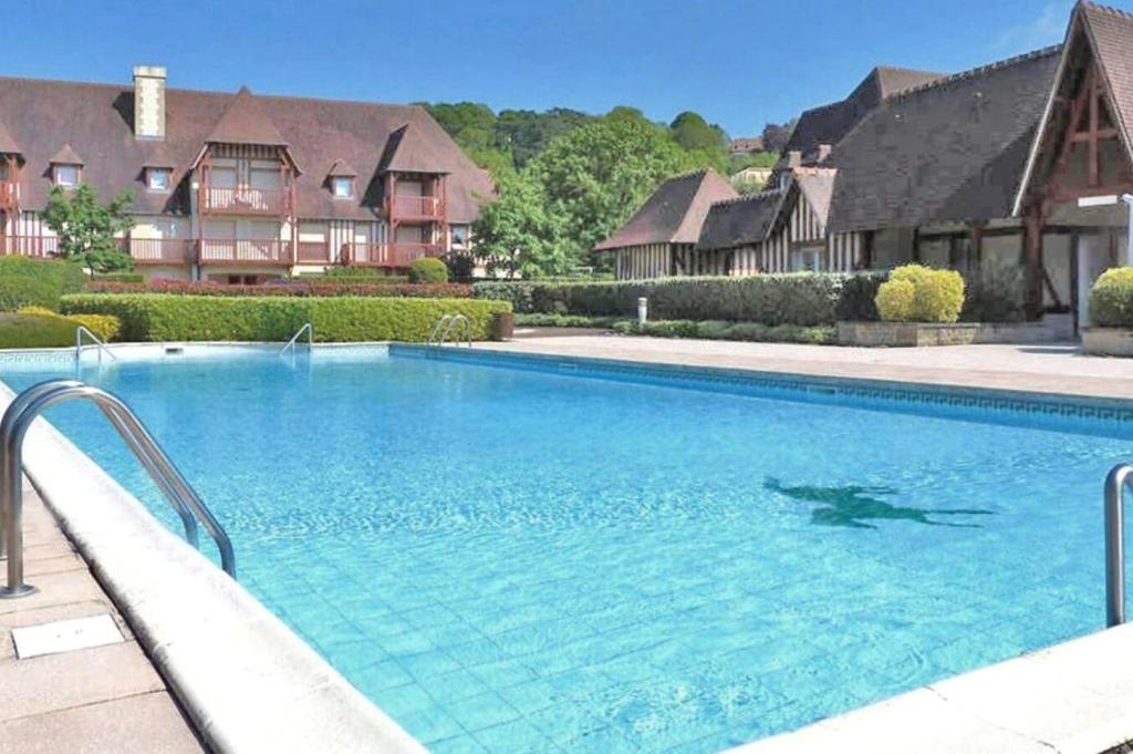 Bel appartement spacieux avec jardin et piscine