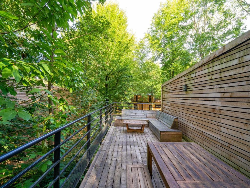 Cozy Woodland Retreat