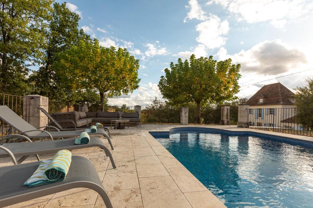Roques Cottage - Spacieuse maison pierre avec piscine chauffée, cuisine d'été, pétanque, ping-pong et jeux enfants - 10 min de Vic