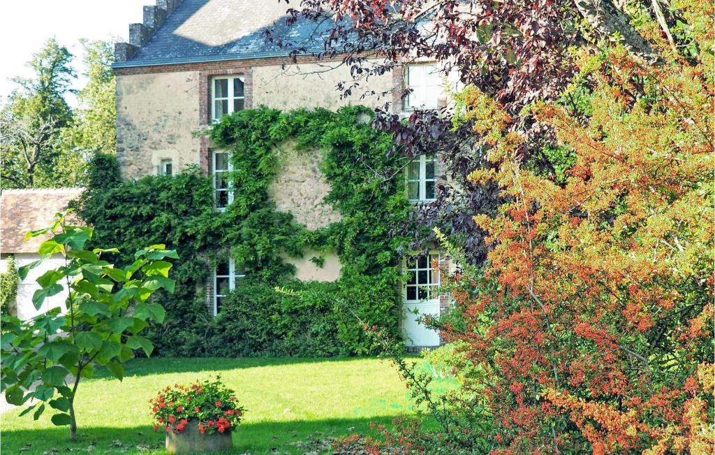 Lovely Home In Conflans Sur Anille