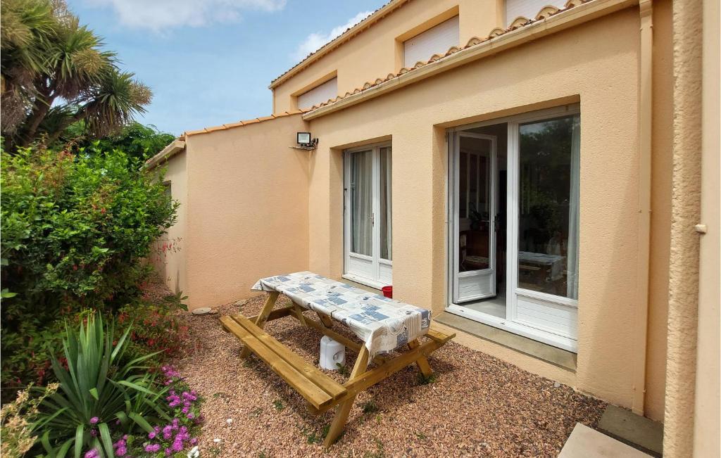 Amazing Home In Les Sables Dolonne