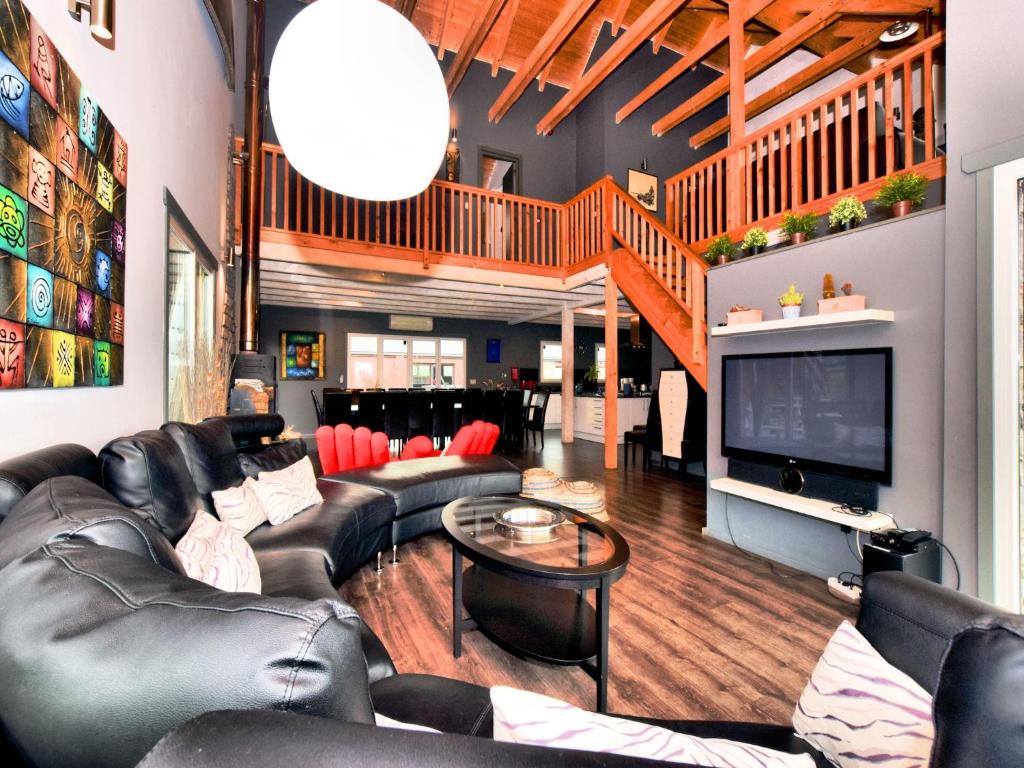 Elegant Estate with Sauna, cleaning included