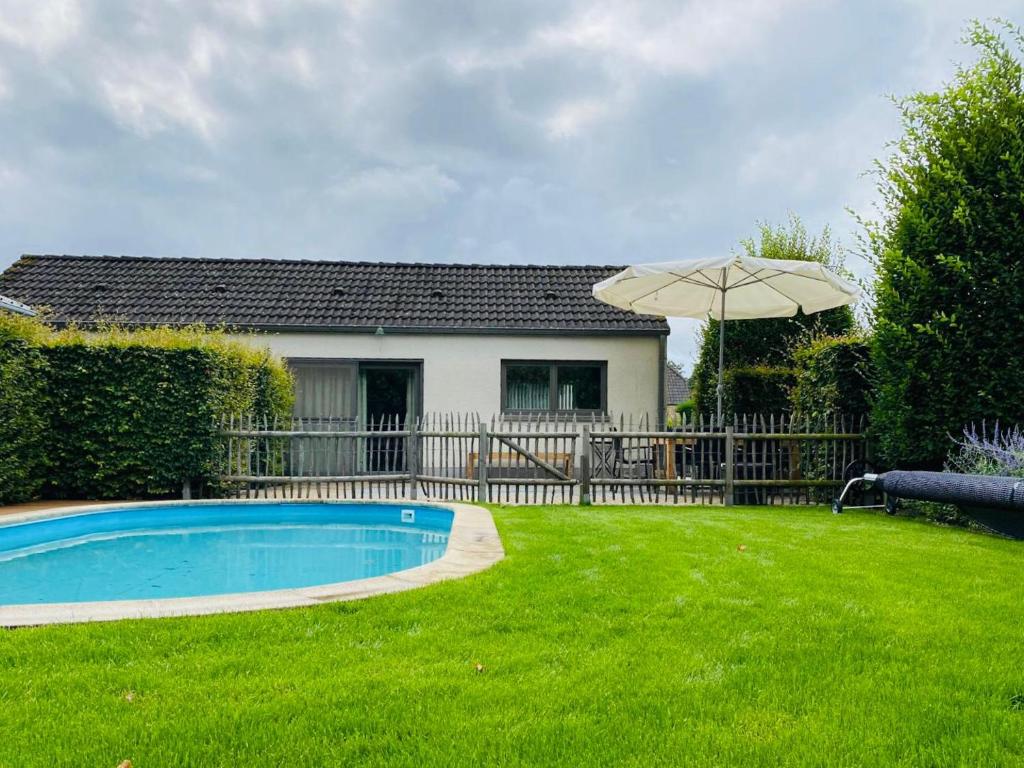 Beautiful Villa with swimming pool in Zonhoven