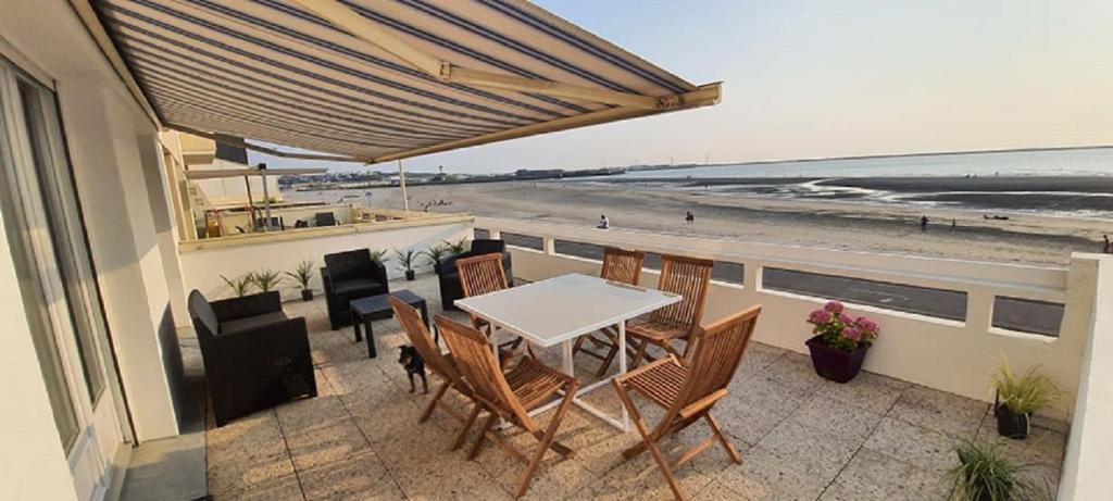 Superbe appartement avec terasse face à la mer