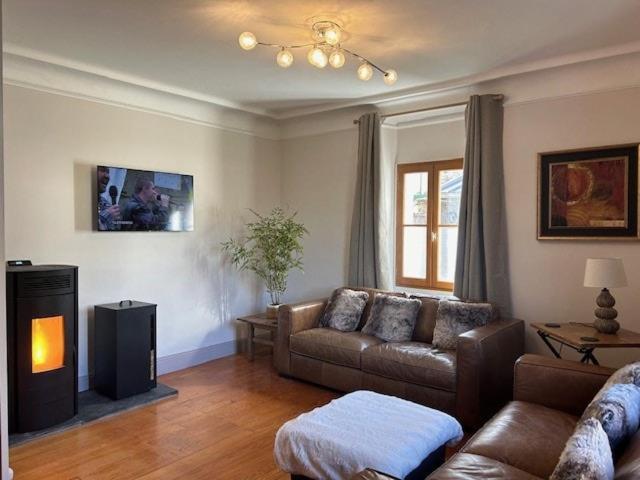 Belle maison de ville au centre de Luchon, à 200m des Télécabines !