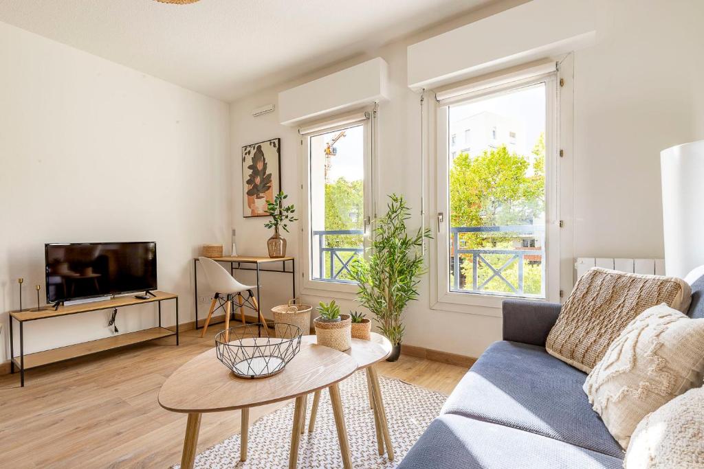 Bright and charming studio next to the tram
