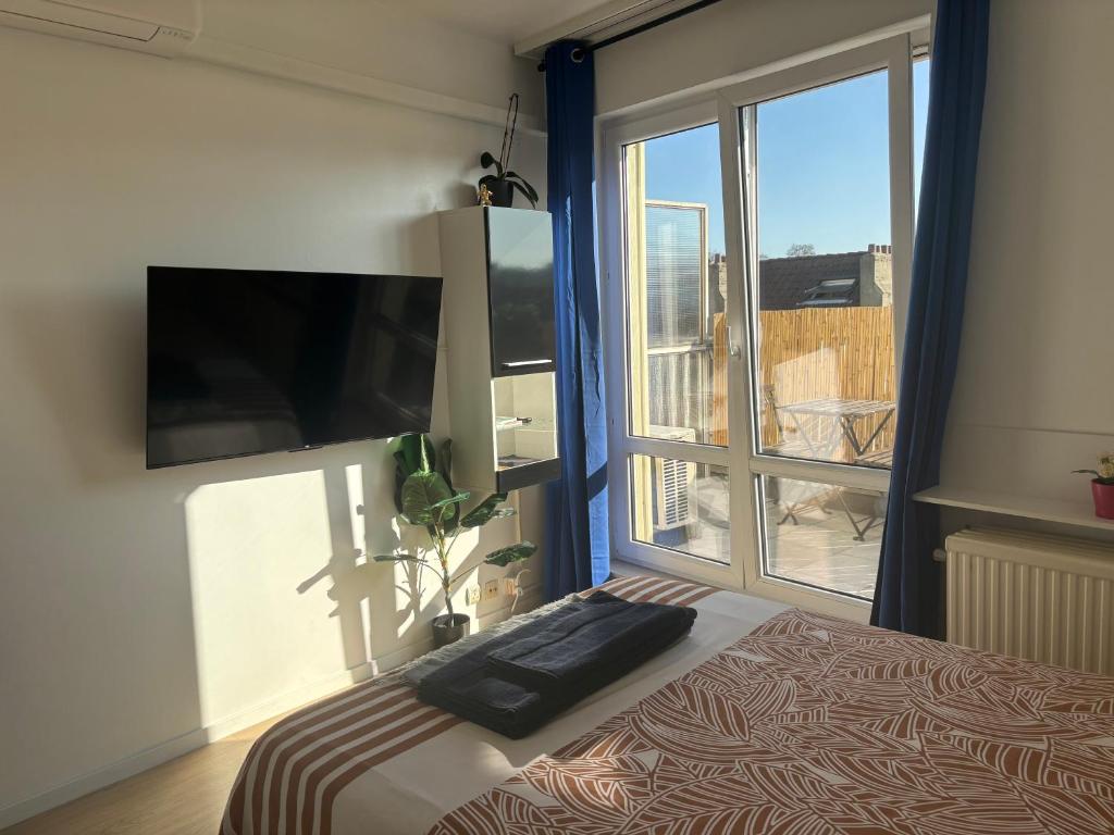 Bright studio close to everything!