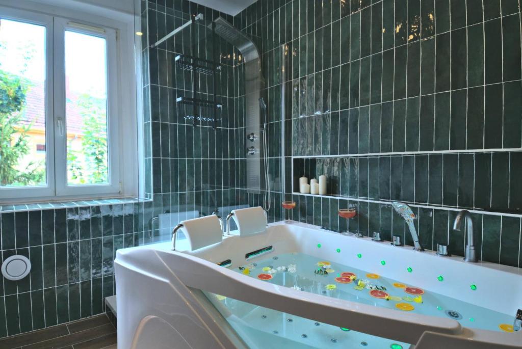 British room Billard & jacuzzi centre ville parking gratuit