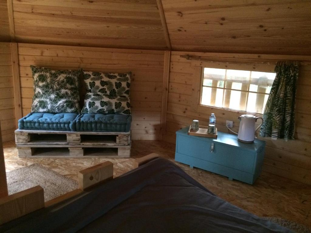 CABANE DANS LES ARBRES