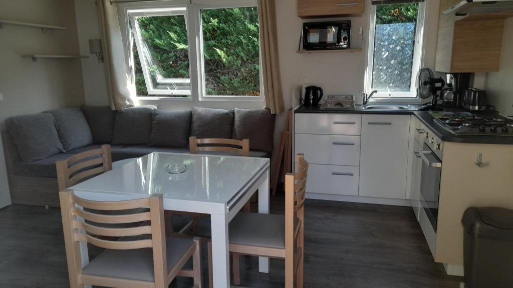 MOBILHOME EN BORD DE MER sur camping 4 étoiles