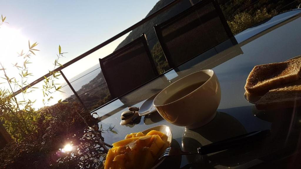 Cap Corse uribellinu 1, Petit déjeuner