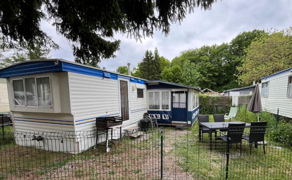 Caravane en pleine nature ferme proche de tout