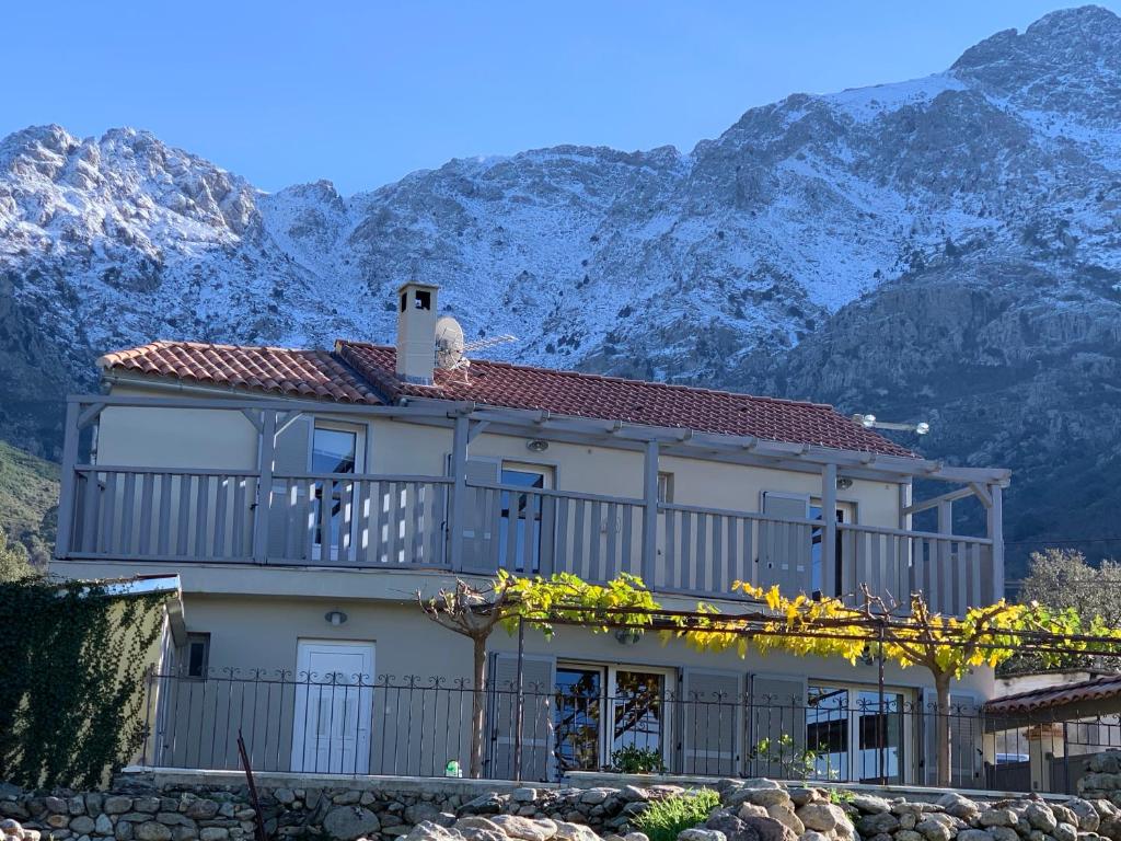 Casa Basgiu, chambres avec balcon et table d'hôtes