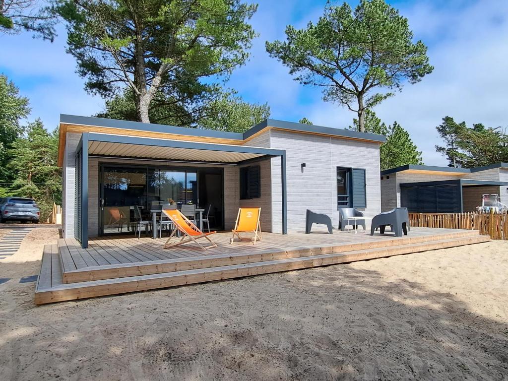 Chalet standing, 6 couchages, piscine chauffée, terrasse privée, proche plage et commerces - FR-1-361-520