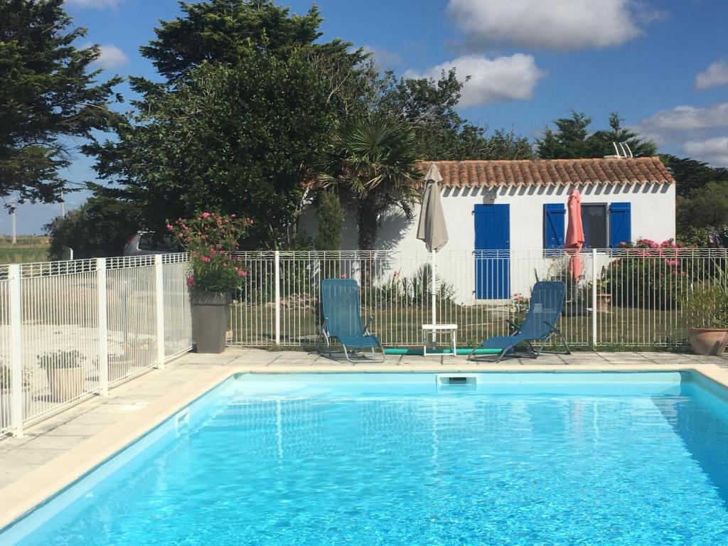 Studio avec piscine