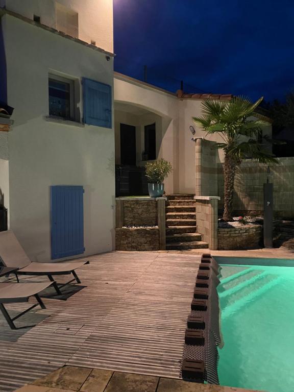 Chambre au calme avec spa privatif gratuit sud aveyron les palmiers des causses
