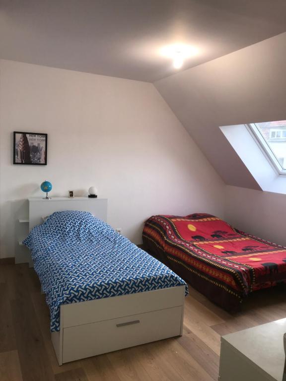 Chambre , 1 lit double et 1 lit simple