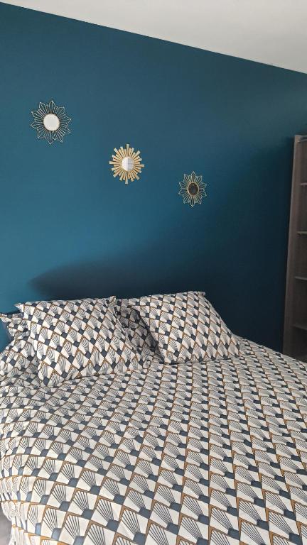 CHAMBRE MEUBLEE LIT 2 PERSONNES