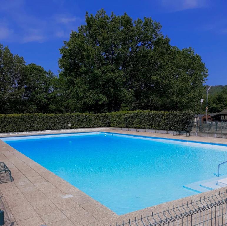 Charmant Bungalow avec piscine et emplacement voiture