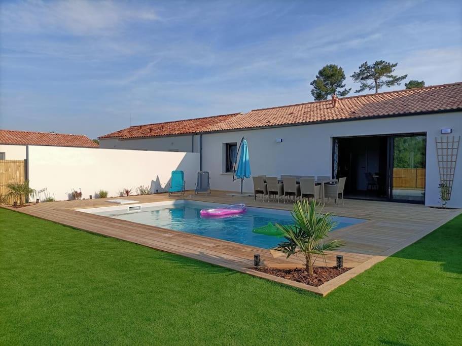 Charmante Maison "Happyweek" Saint Jean de Monts, 8 pers à 2km de la Mer, avec PISCINE et JACUZZI