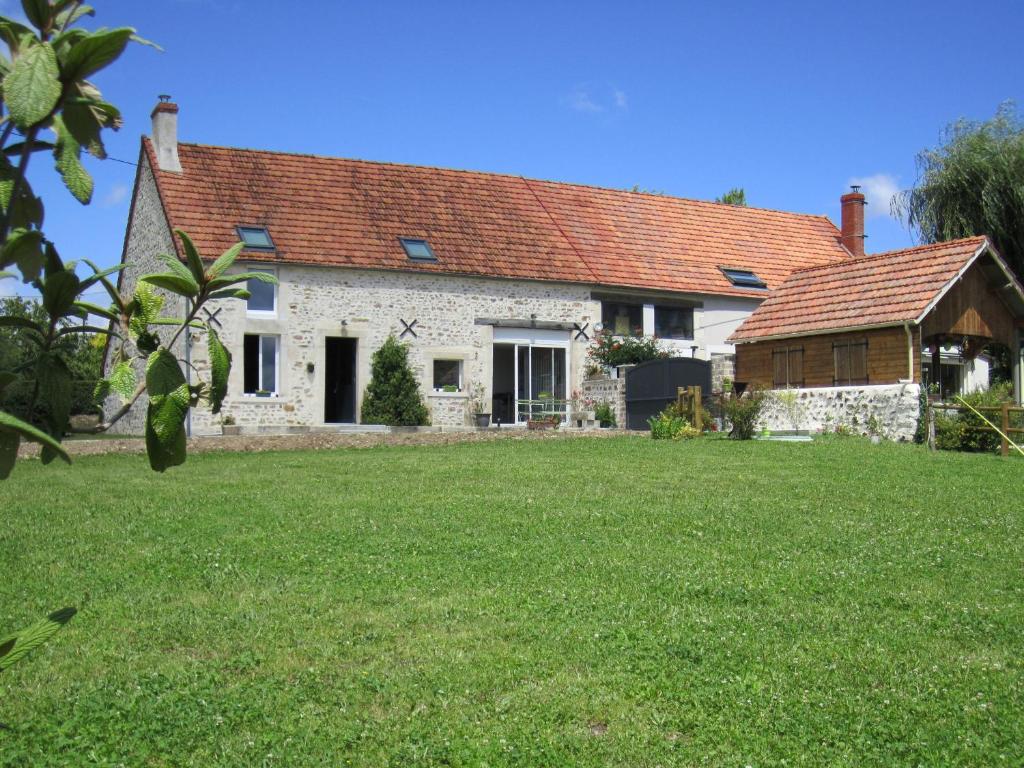 Charme Authentique en Berry, 11 Pers., Jardin et Wifi - FR-1-591-630
