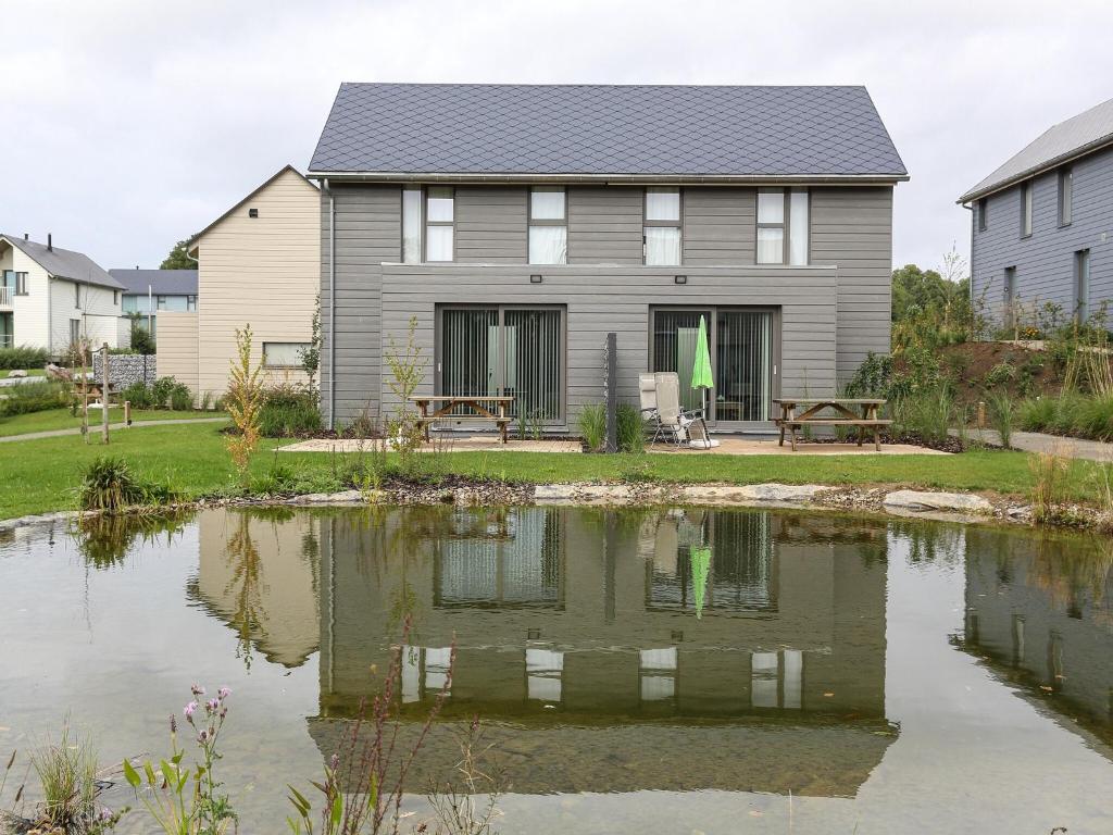 Lakeside Bliss Retreat