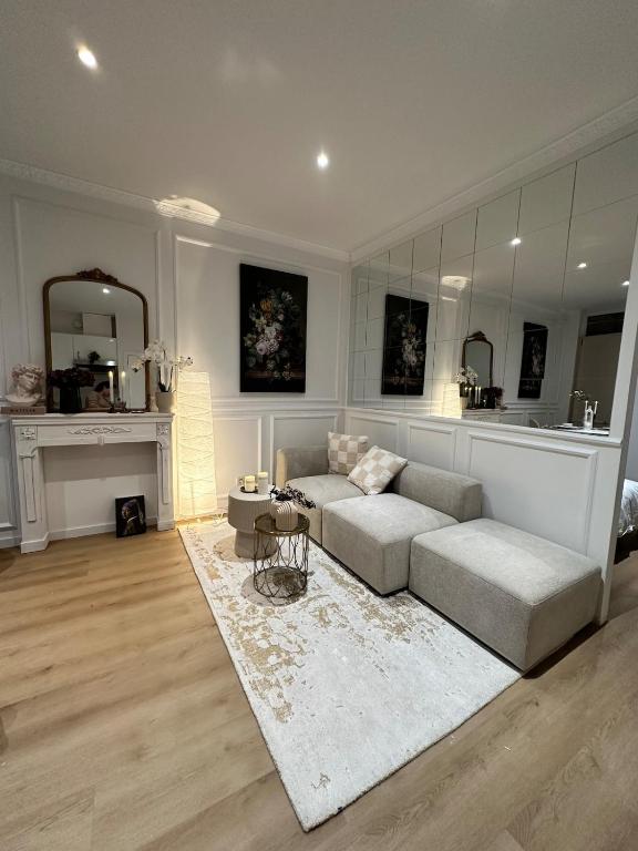 Charming Apartment in Saint-Gilles, Brussels, Perfect Getaway