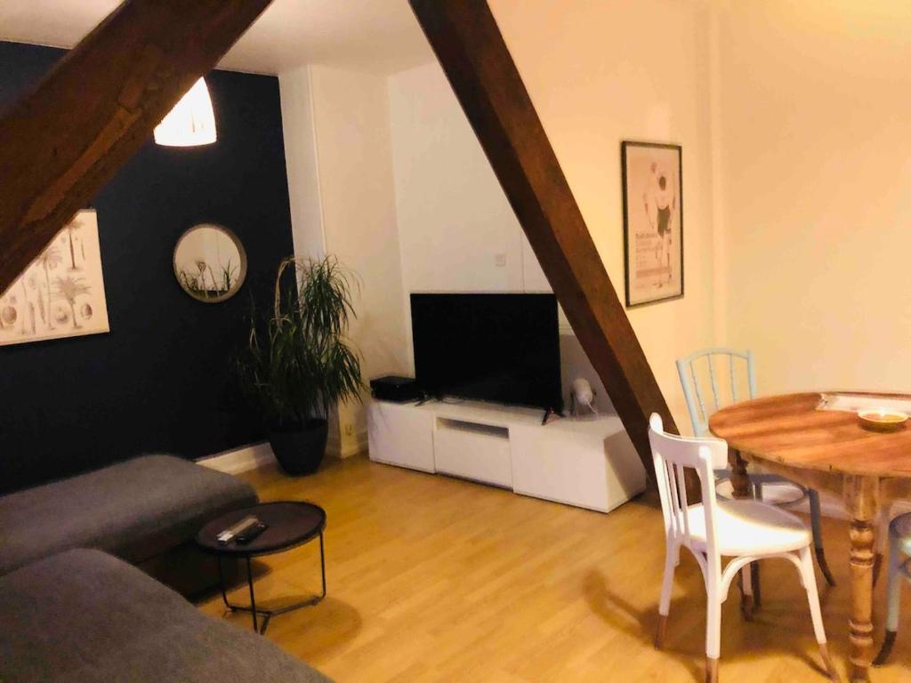 Charming downtown apartment with roof top
