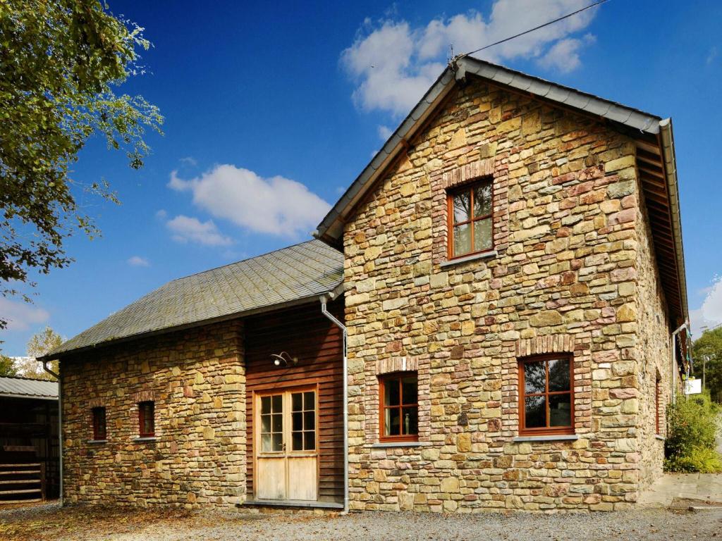 Rustic holiday home in Halleux