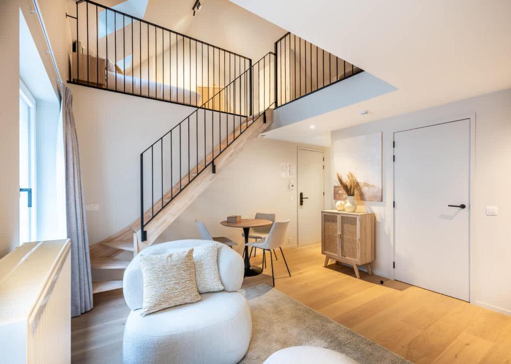 Huswell - Chic Duplex Studio with High-Quality Finishes in Ghent Center