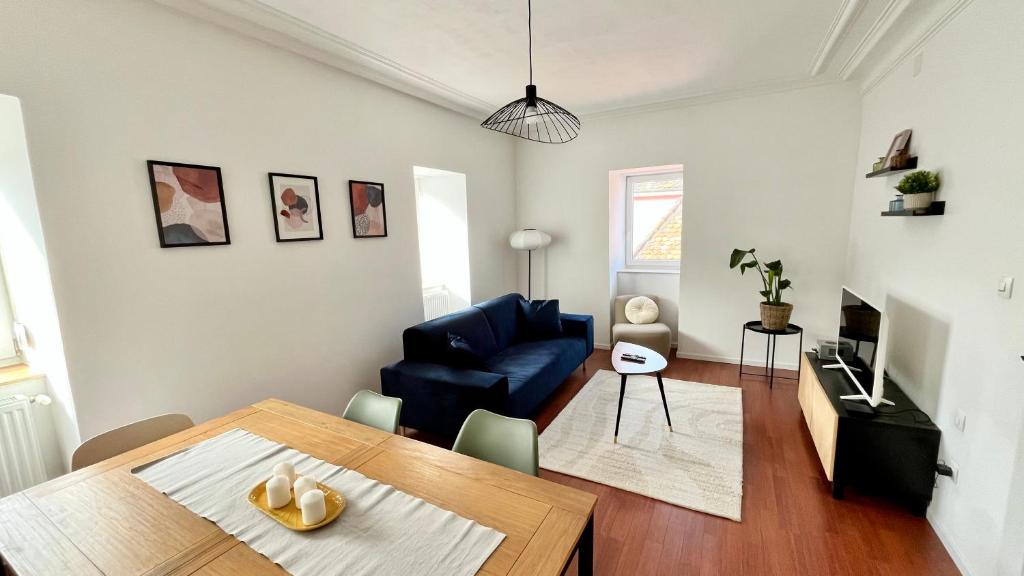Family-Friendly Duplex - NEAR CENTER - FREE PARKING - WIFI