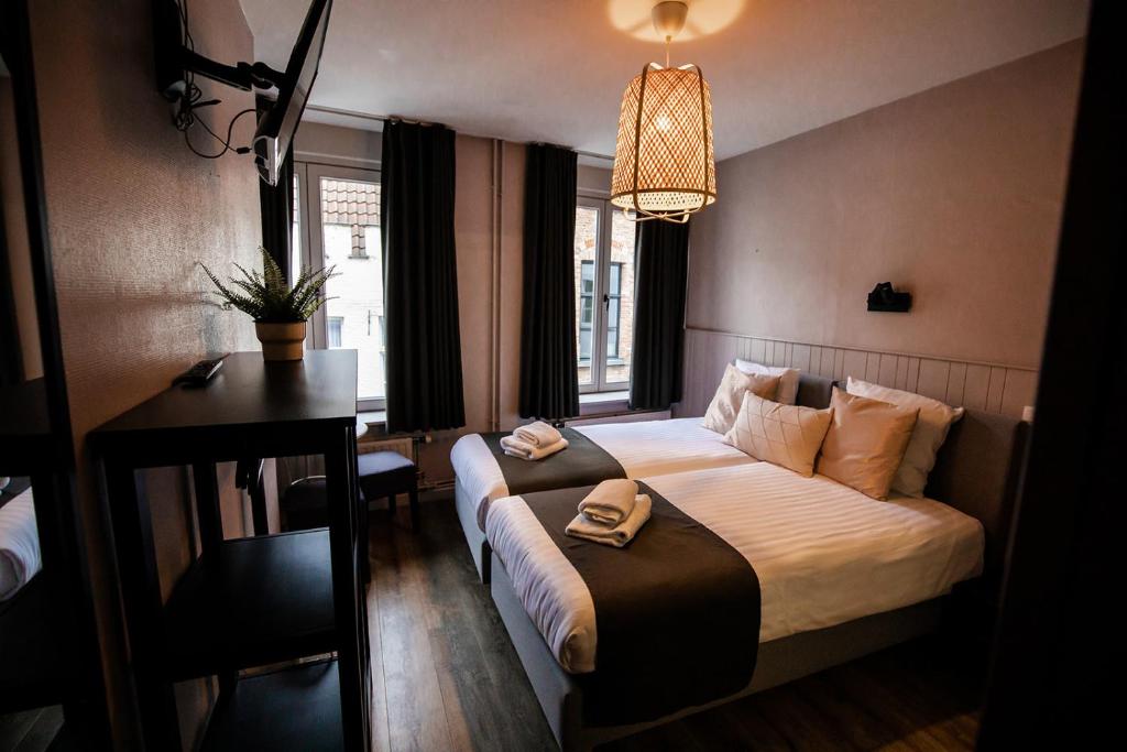 Hotel Rose Red