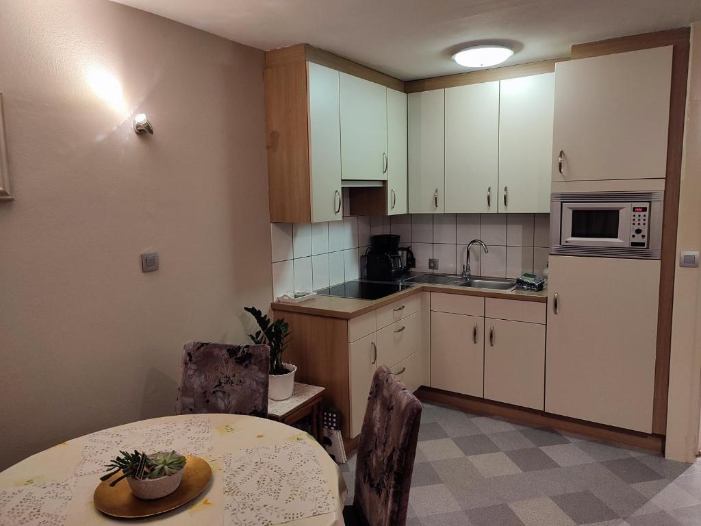 Your Stay in Kelmis - La Calamine- Cosy apartment in the Ardennes -Three-country point - Neu-Moresnet