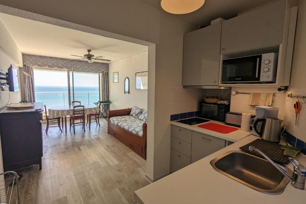 Cozy apartment with sea view