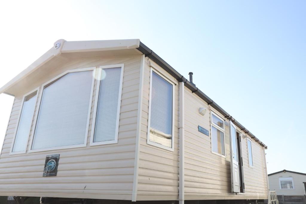Cozy caravan in quiet area near beach - Caravan Moat