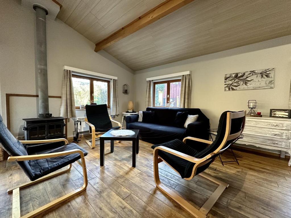 Peaceful River View Retreat