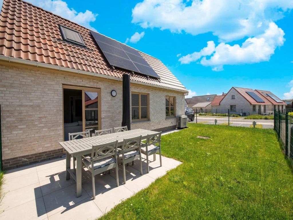 Holiday Home Koksijde near Sint-André Beach