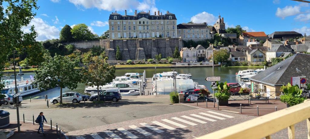 Au logis Cosy, vue sur le port et le château, plein centre, stationnement facile