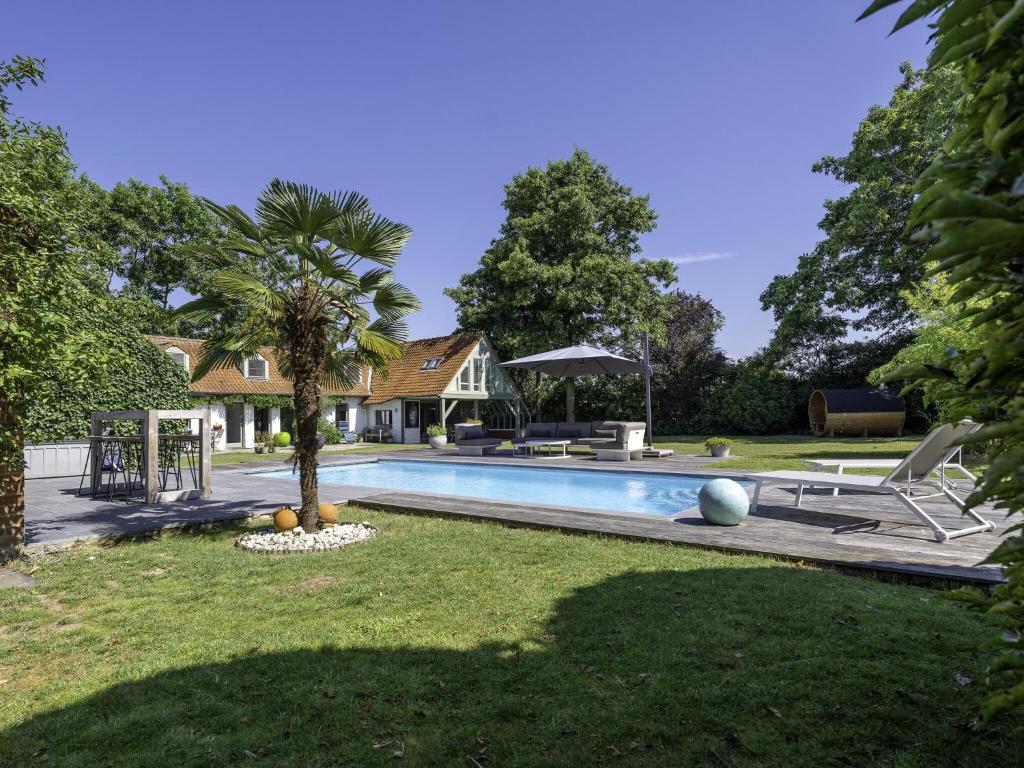 Charming villa with a wonderful swimming pool in Bellegem