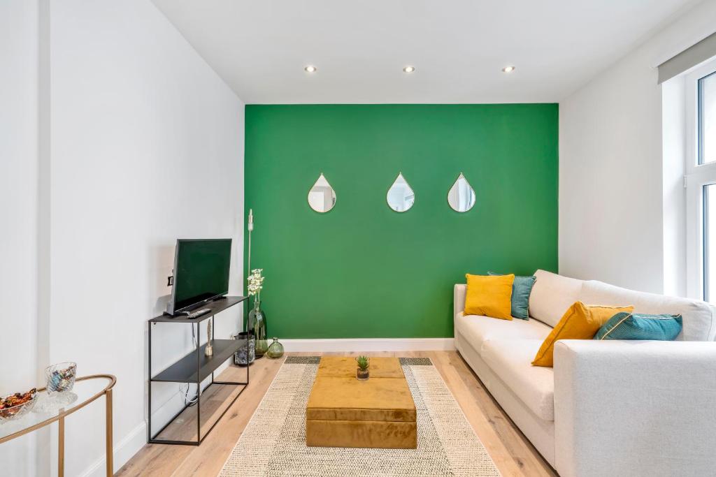 Designer Ghent Apt - Prime Location for 4 Guests