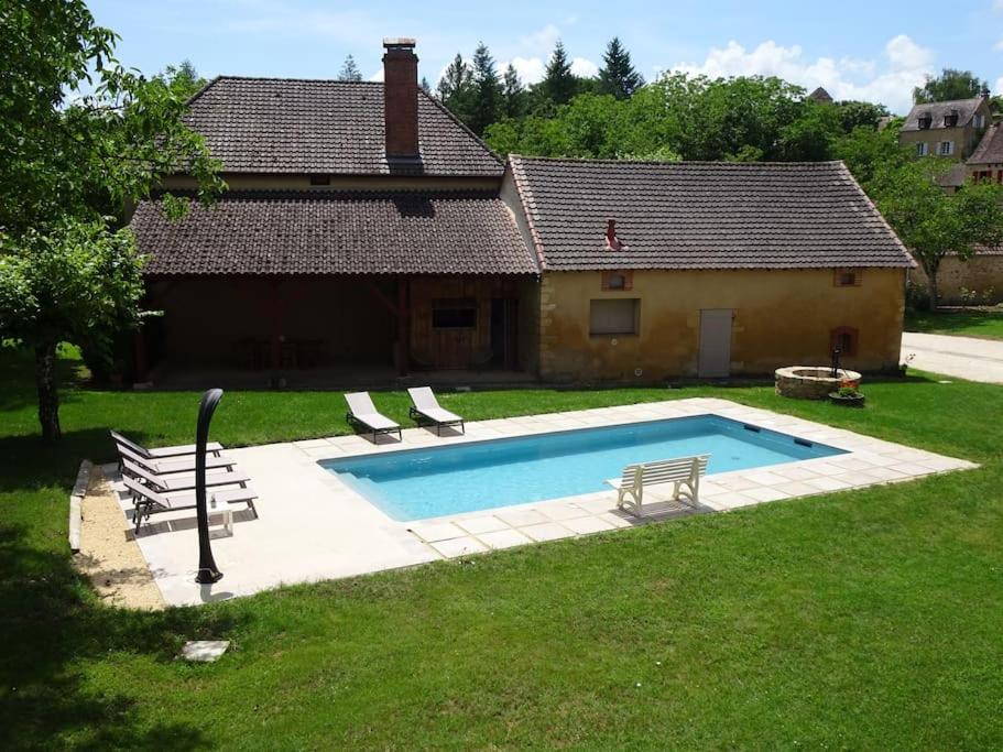 Domaine avec piscine à Milhac dans le Lot 4 étoiles 2 gîtes