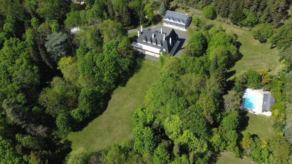 Manoir et Appartements avec piscine au Domaine de Bize Mirepoix