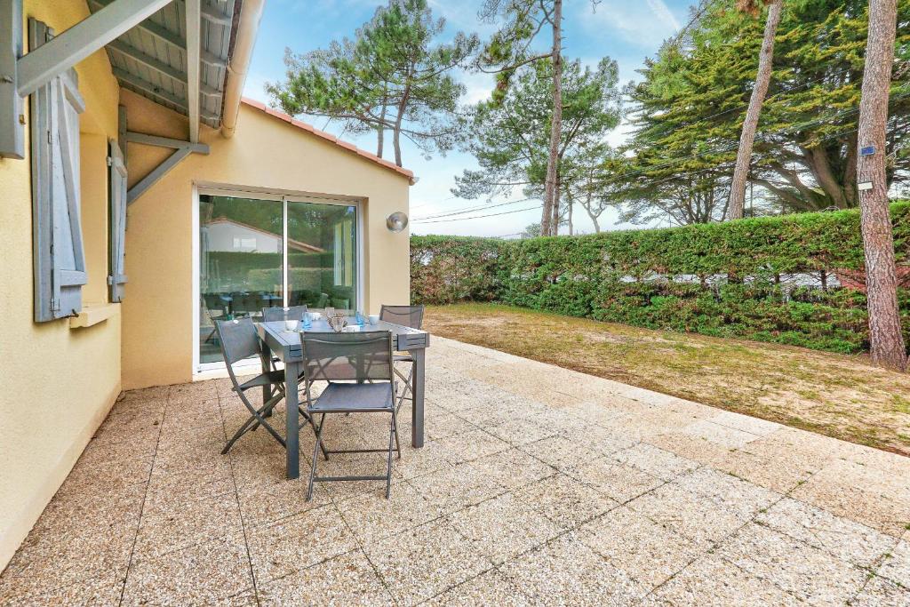 600m plage- Grande maison et son jardin pour 8