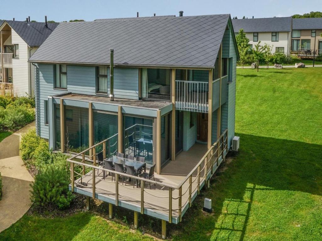 Spacious Villa Near Castle