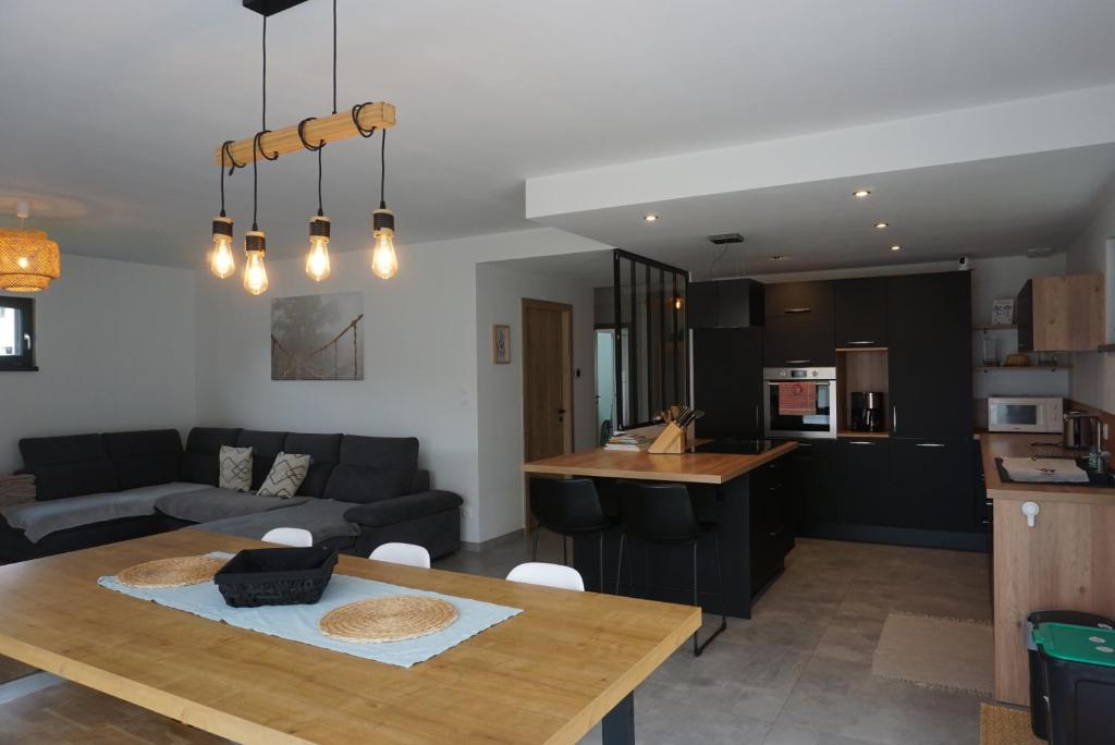 Entre vignes et châteaux - charmante maison au calme, idéale pour famille ou entre amis - parking gratuit