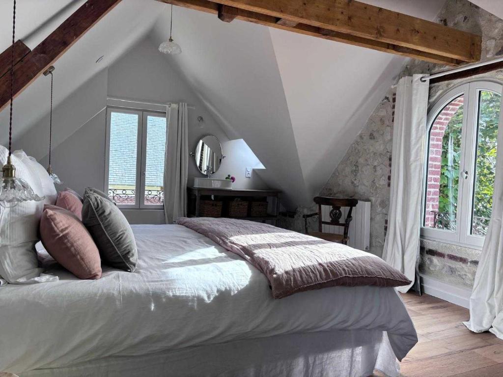 Exceptional 5 bedroom house near the beach