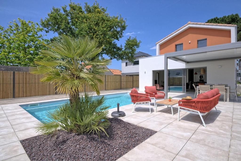 Family house with private pool