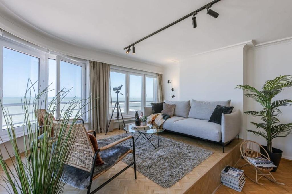 Huswell - Frontal seaview apartment in Ostend