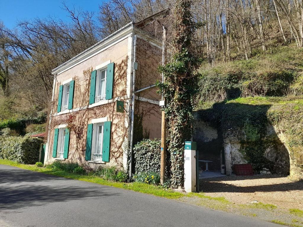 Maison troglodytique avec WiFi, barbecue et cheminée - FR-1-410-156