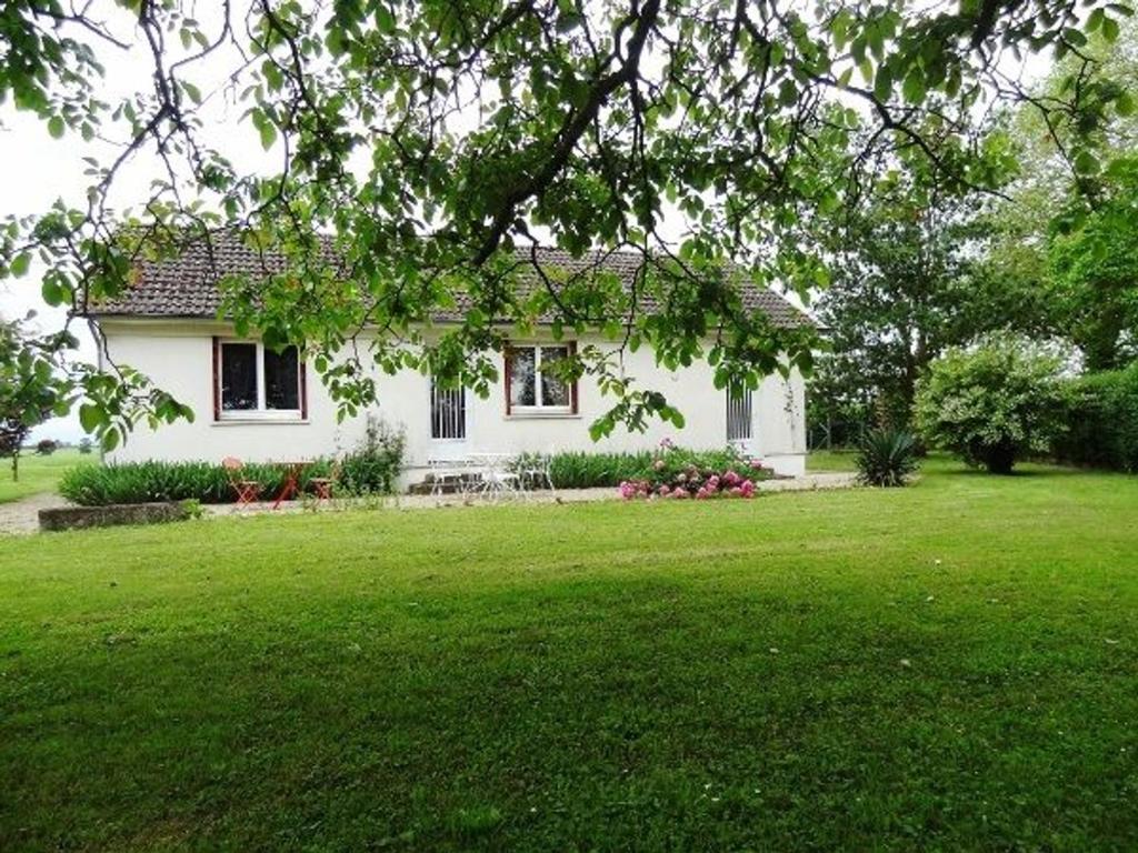 Charmant Gîte Familial avec Grand Jardin et Confort Moderne à Bengy-sur-Craon - FR-1-586-33